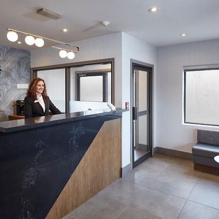 Canadas Best Value Inn Торонто Экстерьер фото